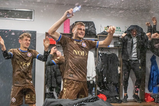 这背后隐藏 这背后隐藏